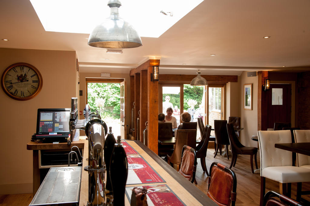 The Wychwood Inn Shipton under Wychwood Zewnętrze zdjęcie