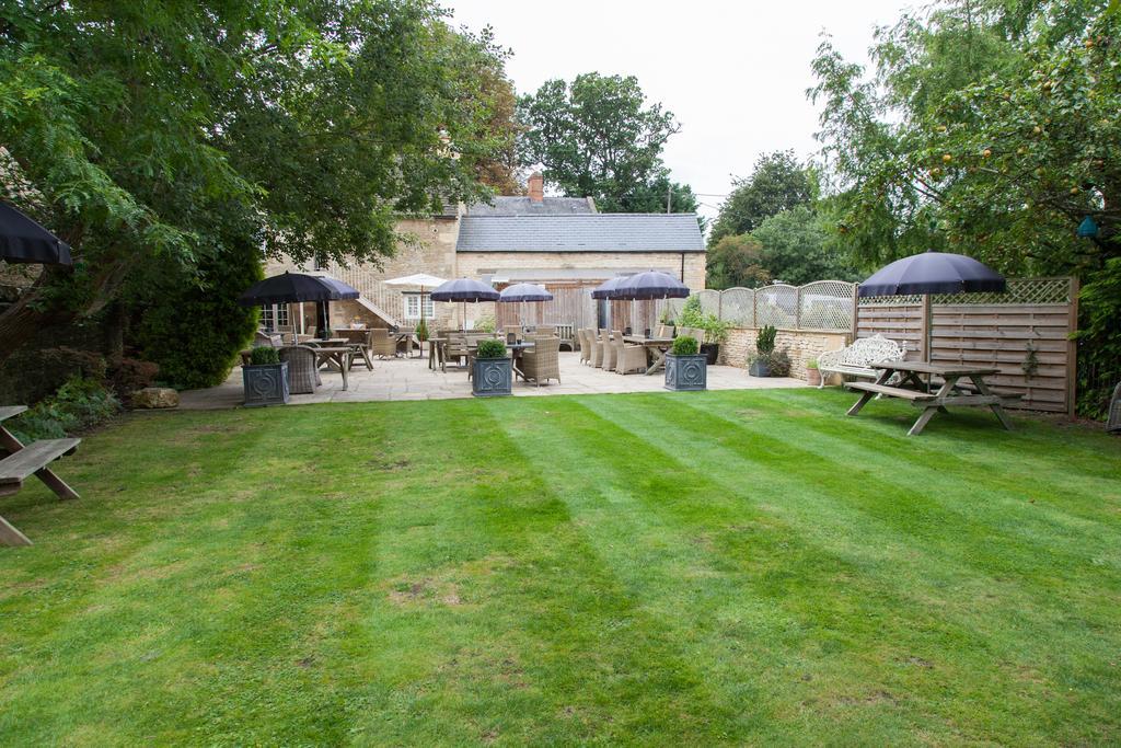 The Wychwood Inn Shipton under Wychwood Zewnętrze zdjęcie
